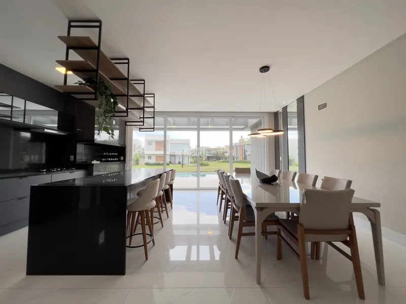 SOBRADO COMPOSTO POR 4 SUÍTES FINAMENTE MOBILIADO E DECORADO!: 15ª foto da galeria de imagens do imóvel