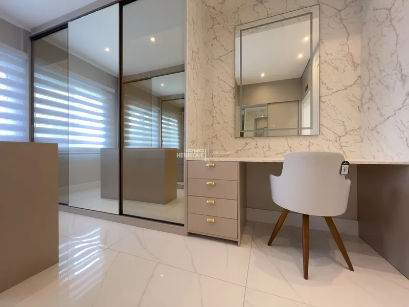 SOBRADO COMPOSTO POR 4 SUÍTES FINAMENTE MOBILIADO E DECORADO!: 30ª foto da galeria de imagens do imóvel