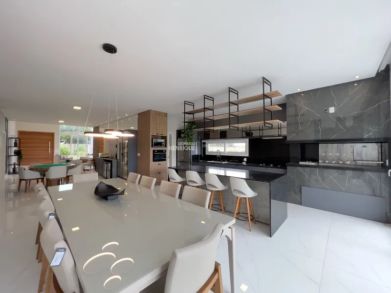 SOBRADO COMPOSTO POR 4 SUÍTES FINAMENTE MOBILIADO E DECORADO!: 9ª foto da galeria de imagens do imóvel