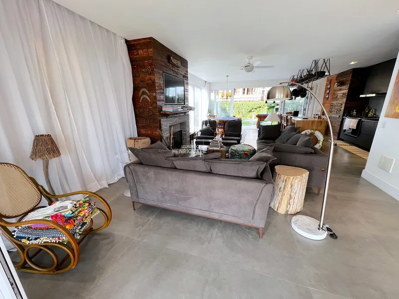 LINDA CASA DE DOIS PAVIMENTOS EM CONDOMÍNIO FECHADO: 2ª foto da galeria de imagens do imóvel