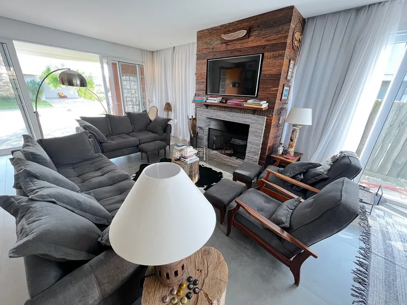 LINDA CASA DE DOIS PAVIMENTOS EM CONDOMÍNIO FECHADO: 4ª foto da galeria de imagens do imóvel