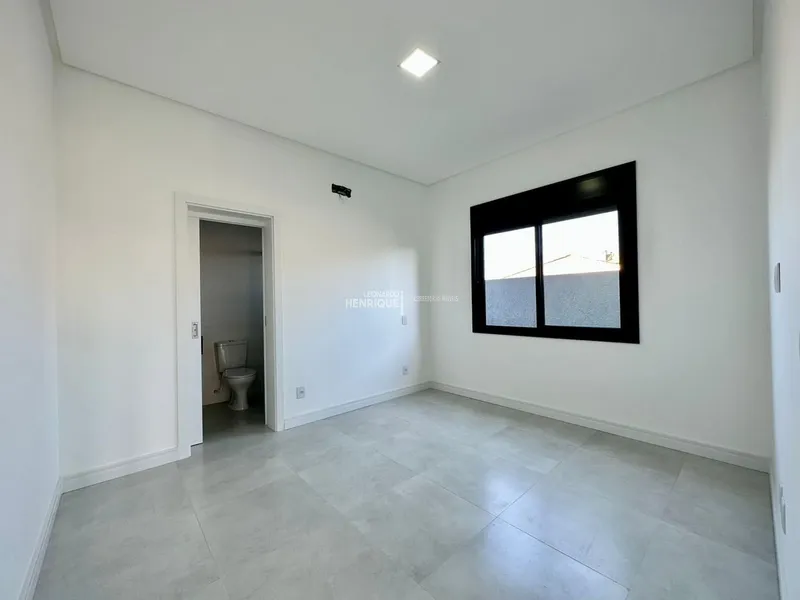 LINDA CASA  DE DOIS DORMITÓRIOS: 15ª foto da galeria de imagens do imóvel