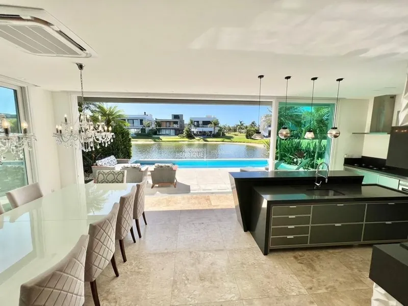 MANSÃO A BEIRA LAGO: 4ª foto da galeria de imagens do imóvel