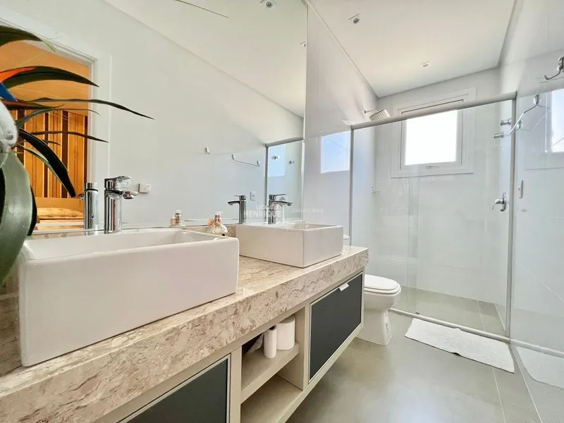 MANSÃO A BEIRA LAGO: 23ª foto da galeria de imagens do imóvel