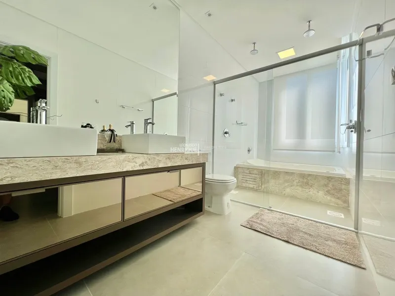 MANSÃO A BEIRA LAGO: 25ª foto da galeria de imagens do imóvel