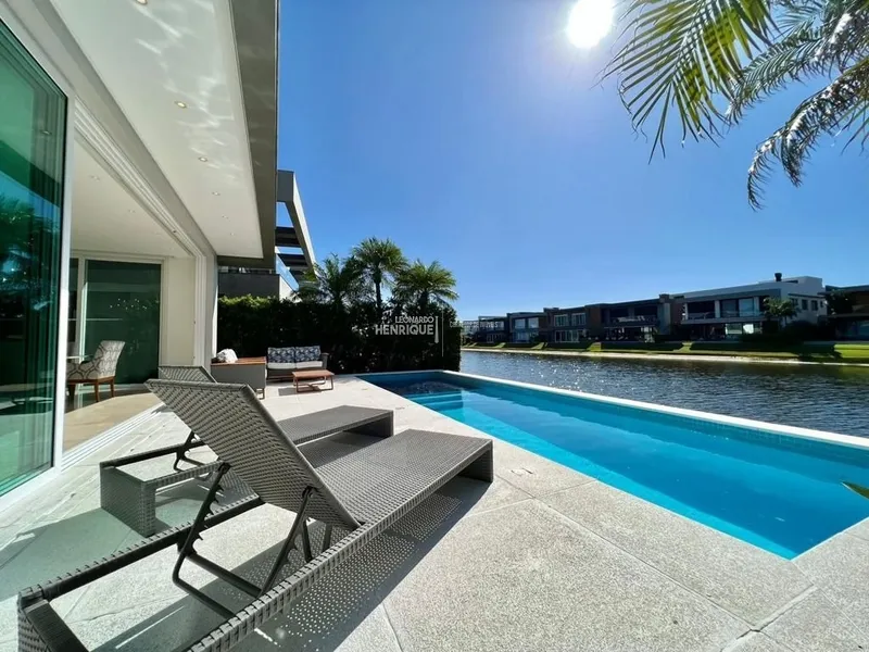 MANSÃO A BEIRA LAGO: 13ª foto da galeria de imagens do imóvel