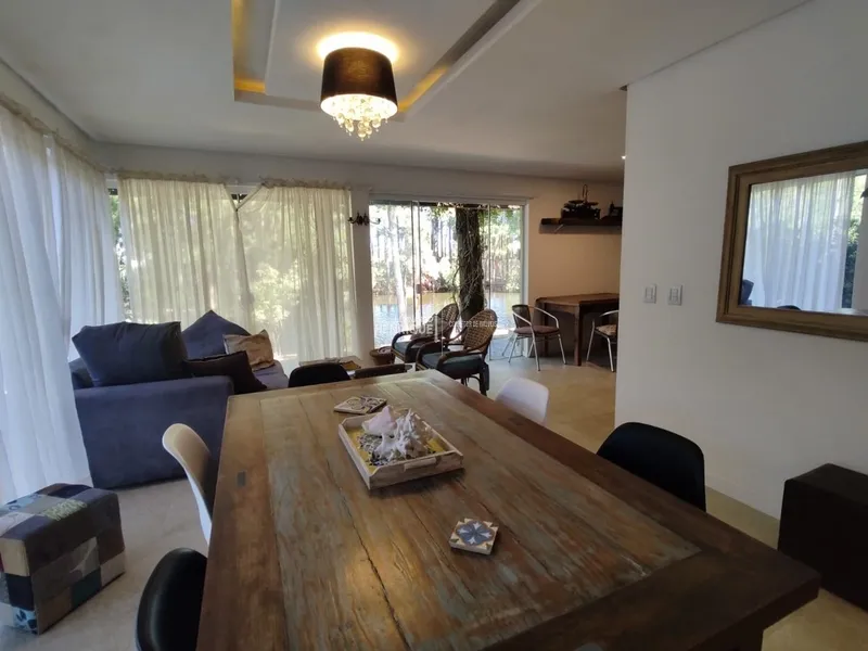 Sobrado beira lago em condomínio fechado de Atlântida: 5ª foto da galeria de imagens do imóvel