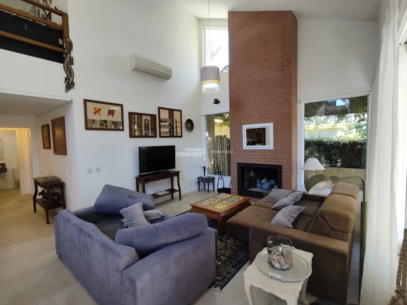 Sobrado beira lago em condomínio fechado de Atlântida: 2ª foto da galeria de imagens do imóvel