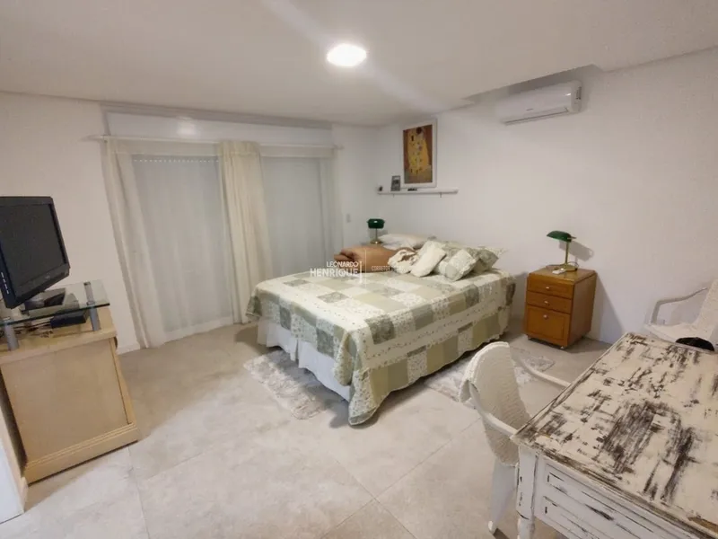 Sobrado beira lago em condomínio fechado de Atlântida: 12ª foto da galeria de imagens do imóvel