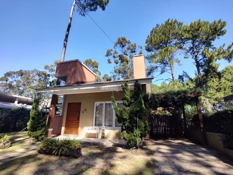 Sobrado beira lago em condomínio fechado de Atlântida: 1ª foto da galeria de imagens do imóvel