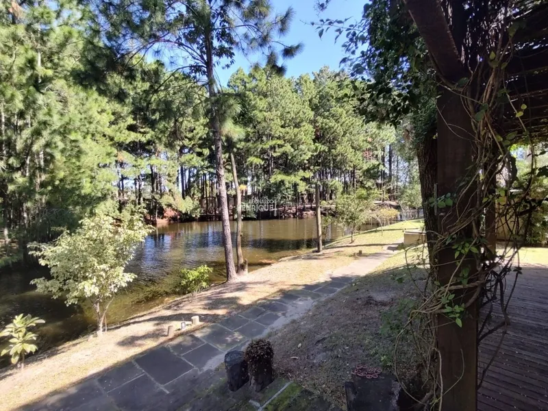 Sobrado beira lago em condomínio fechado de Atlântida: 10ª foto da galeria de imagens do imóvel