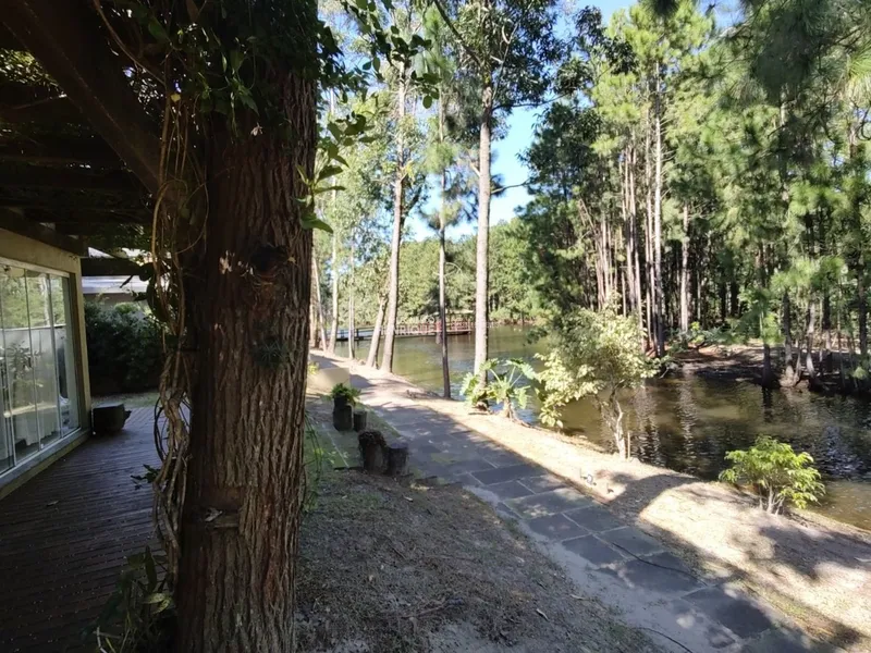 Sobrado beira lago em condomínio fechado de Atlântida: 9ª foto da galeria de imagens do imóvel
