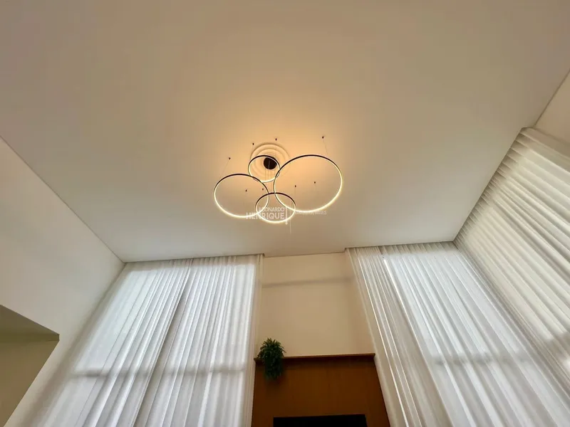 Linda casa de frente para área verde.: 19ª foto da galeria de imagens do imóvel