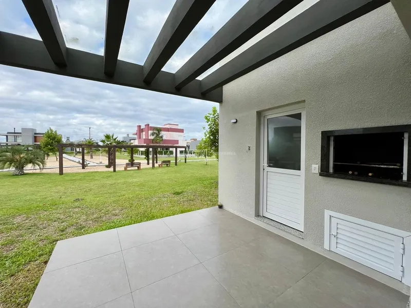 Linda casa de frente para área verde.: 10ª foto da galeria de imagens do imóvel