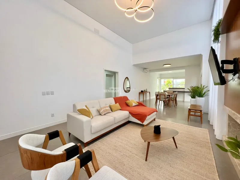 Linda casa de frente para área verde.: 2ª foto da galeria de imagens do imóvel