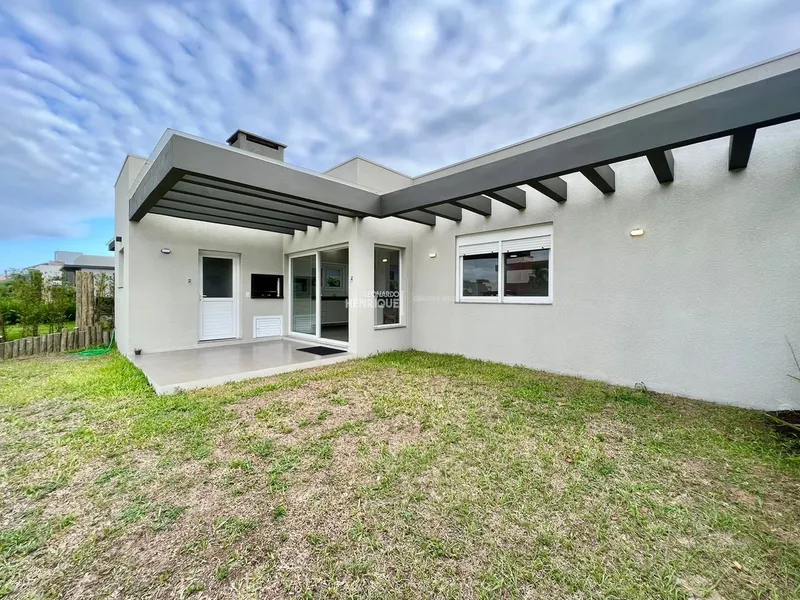 Linda casa de frente para área verde.: 14ª foto da galeria de imagens do imóvel