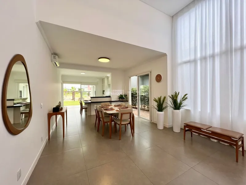 Linda casa de frente para área verde.: 3ª foto da galeria de imagens do imóvel