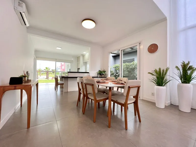 Linda casa de frente para área verde.: 7ª foto da galeria de imagens do imóvel