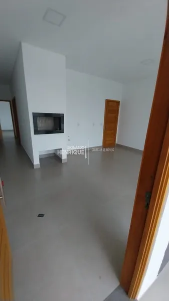 LINDA CASA COM DOIS DORMITÓRIOS: 1ª foto da galeria de imagens do imóvel