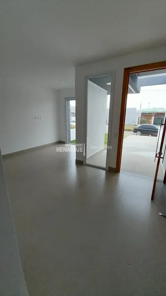 LINDA CASA COM DOIS DORMITÓRIOS: 3ª foto da galeria de imagens do imóvel