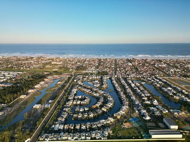 CONDOMÍNIO MALIBU  SOBRADO DE ESQUNA À VENDA: 1ª foto da galeria de imagens do imóvel