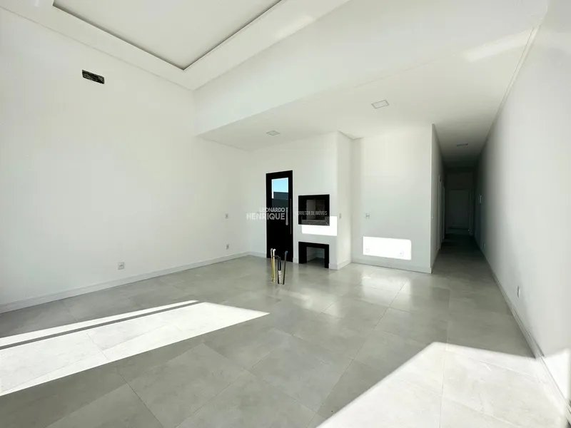 LINDA CASA COM TRÊS DORMITÓRIOS: 1ª foto da galeria de imagens do imóvel