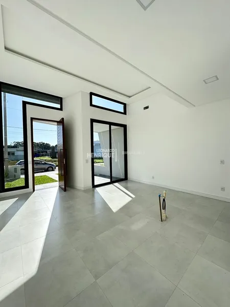 LINDA CASA COM TRÊS DORMITÓRIOS: 5ª foto da galeria de imagens do imóvel