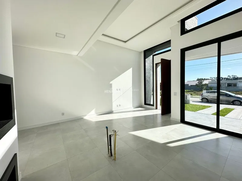 LINDA CASA COM TRÊS DORMITÓRIOS: 2ª foto da galeria de imagens do imóvel