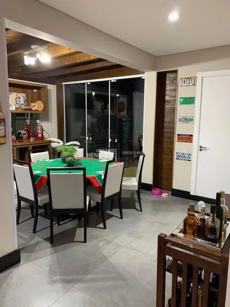 Lindo sobrado no Condado de Capão: 3ª foto da galeria de imagens do imóvel