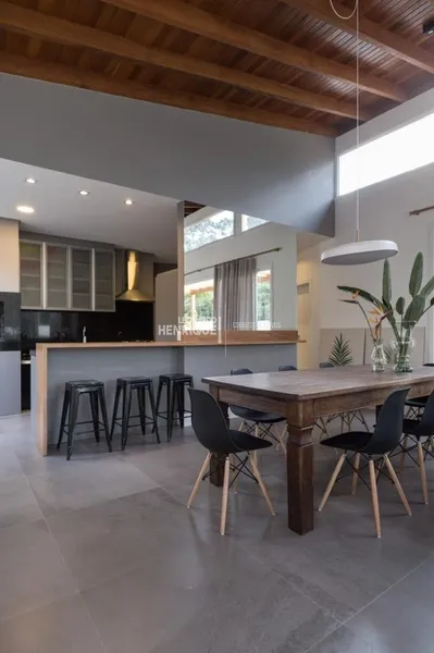 Casa diferenciada dentro de condomínio: 3ª foto da galeria de imagens do imóvel