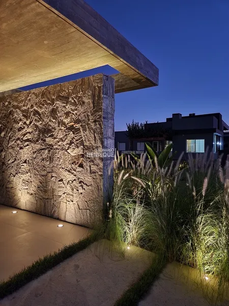 BELÍSSIMA CASA DE QUATRO SUÍTES EM CONDOMÍNIO: 32ª foto da galeria de imagens do imóvel