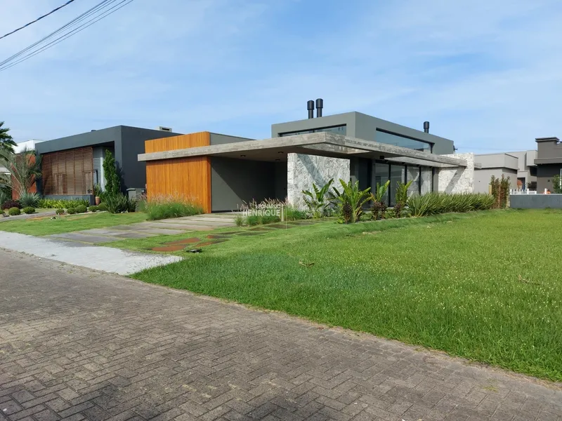 BELÍSSIMA CASA DE QUATRO SUÍTES EM CONDOMÍNIO: 20ª foto da galeria de imagens do imóvel