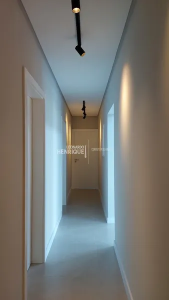 BELÍSSIMA CASA DE QUATRO SUÍTES EM CONDOMÍNIO: 7ª foto da galeria de imagens do imóvel