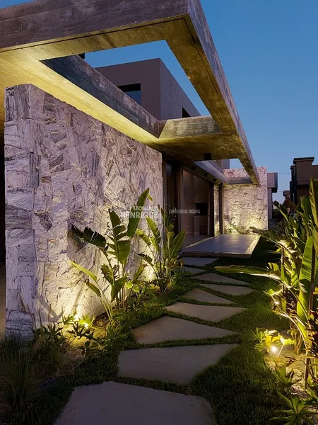 BELÍSSIMA CASA DE QUATRO SUÍTES EM CONDOMÍNIO: 16ª foto da galeria de imagens do imóvel