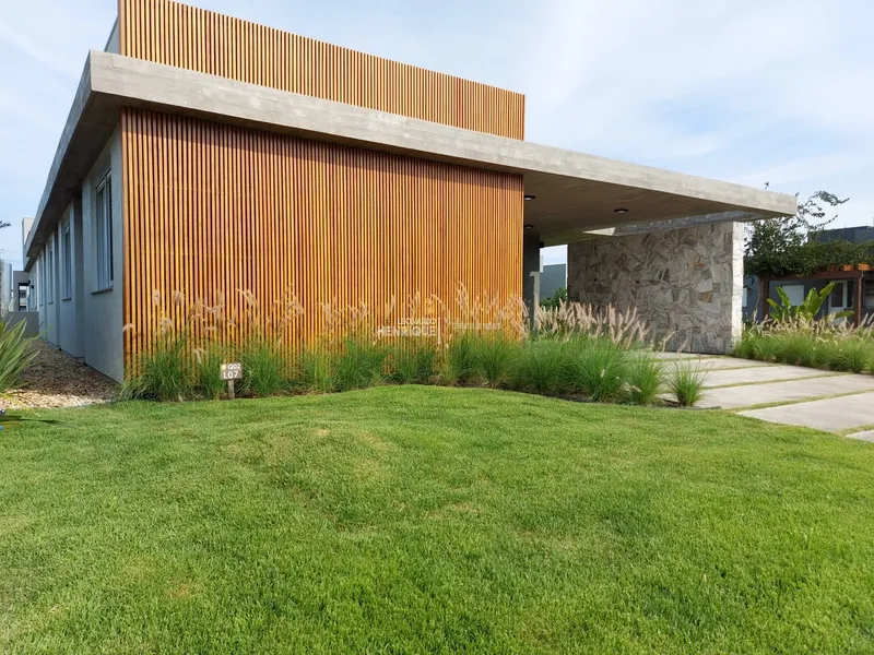 BELÍSSIMA CASA DE QUATRO SUÍTES EM CONDOMÍNIO: 23ª foto da galeria de imagens do imóvel