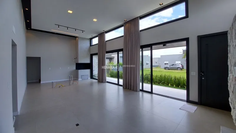 BELÍSSIMA CASA DE QUATRO SUÍTES EM CONDOMÍNIO: 5ª foto da galeria de imagens do imóvel