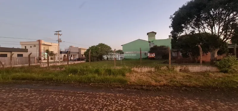Esquina a  poucos metros do mar.: 1ª foto da galeria de imagens do imóvel