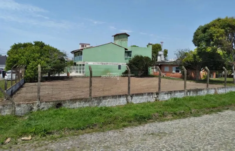 Esquina a  poucos metros do mar.: 2ª foto da galeria de imagens do imóvel