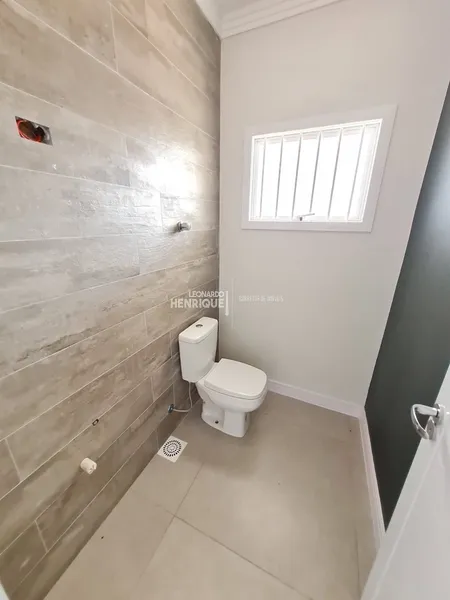 LINDA CASA DE DOIS DORMITÓRIOS PRÓXIMO AO MAR: 5ª foto da galeria de imagens do imóvel