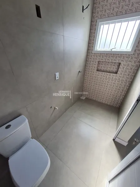 LINDA CASA DE DOIS DORMITÓRIOS PRÓXIMO AO MAR: 9ª foto da galeria de imagens do imóvel