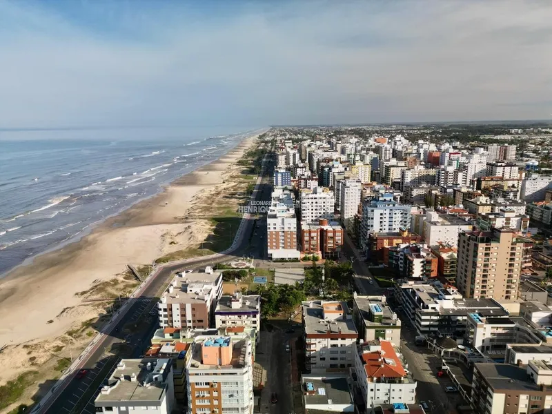 APARTAMENTO À VENDA JUNTO A PRAÇA DO FAROL E A POUCOS PASSOS DO MAR: 6ª foto da galeria de imagens do imóvel