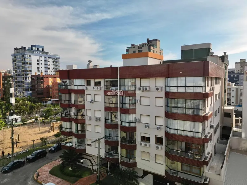 APARTAMENTO À VENDA JUNTO A PRAÇA DO FAROL E A POUCOS PASSOS DO MAR: 3ª foto da galeria de imagens do imóvel