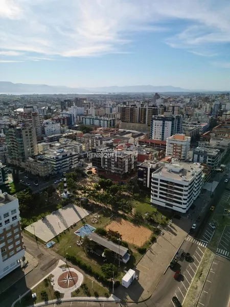 APARTAMENTO À VENDA JUNTO A PRAÇA DO FAROL E A POUCOS PASSOS DO MAR: 1ª foto da galeria de imagens do imóvel