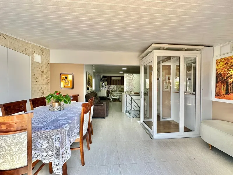 COBERTURA DE FRENTE PARA PRAÇA FLÁVIO BOIANOVSKI: 11ª foto da galeria de imagens do imóvel