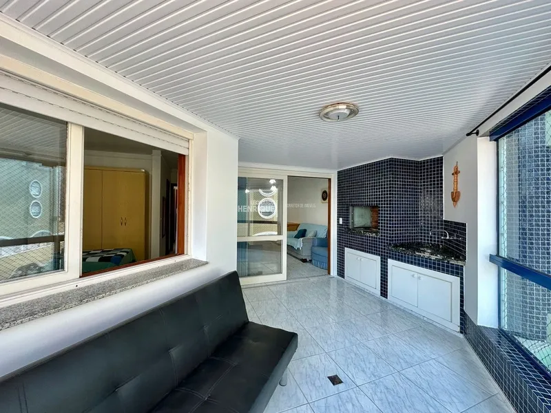 APARTAMENTO À VENDA COM SACADA DE FRENTE: 3ª foto da galeria de imagens do imóvel