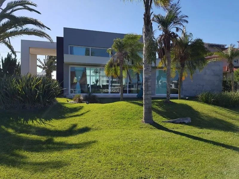 Casa no condomínio Enseada: 1ª foto da galeria de imagens do imóvel