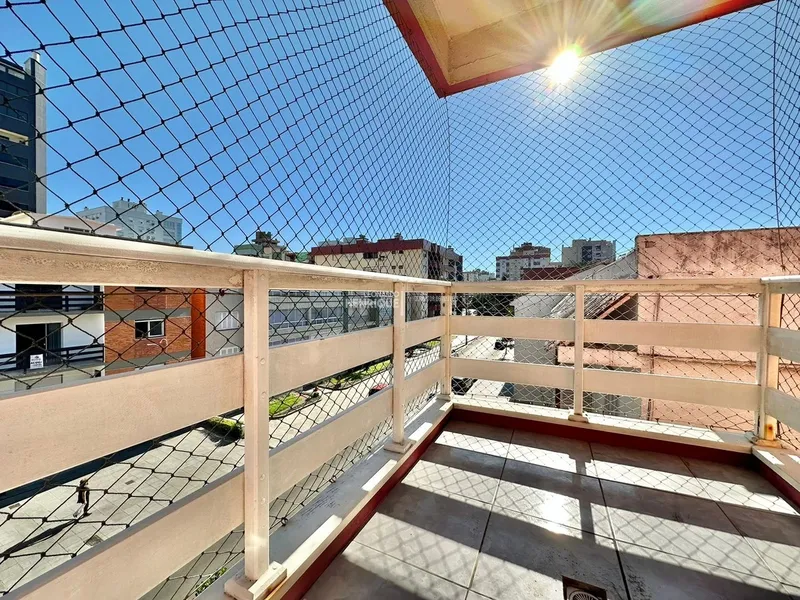 APARTAMENTO COM SACADA DE FRENTE JUNTO AO MAR E PRAÇA: 2ª foto da galeria de imagens do imóvel