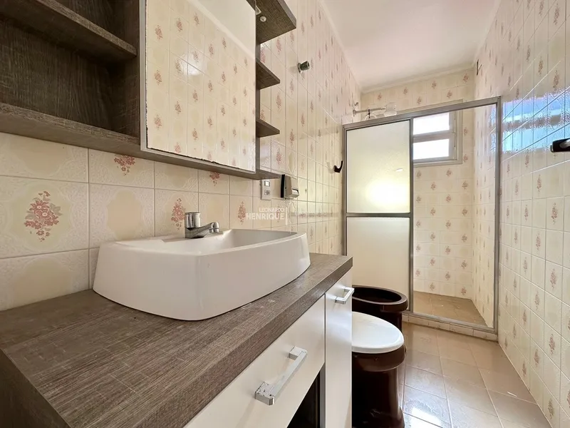 APARTAMENTO COM SACADA DE FRENTE JUNTO AO MAR E PRAÇA: 16ª foto da galeria de imagens do imóvel