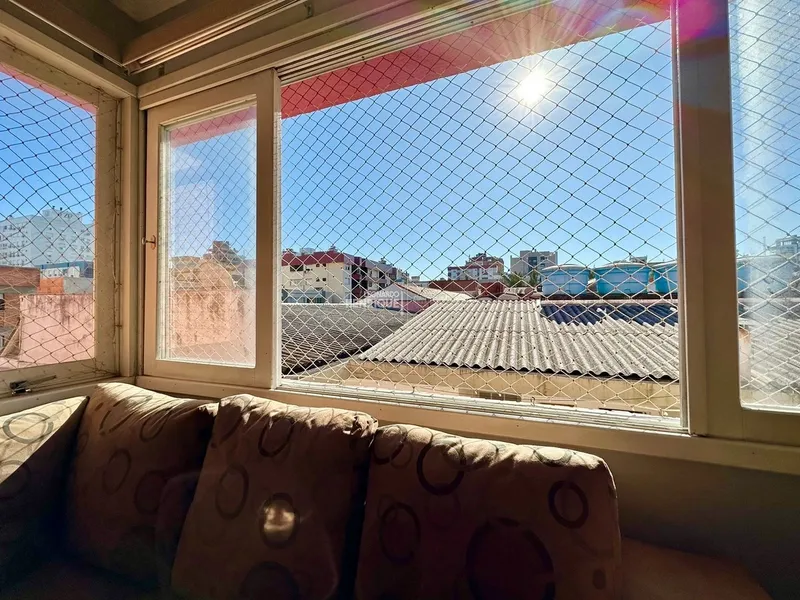 APARTAMENTO COM SACADA DE FRENTE JUNTO AO MAR E PRAÇA: 6ª foto da galeria de imagens do imóvel