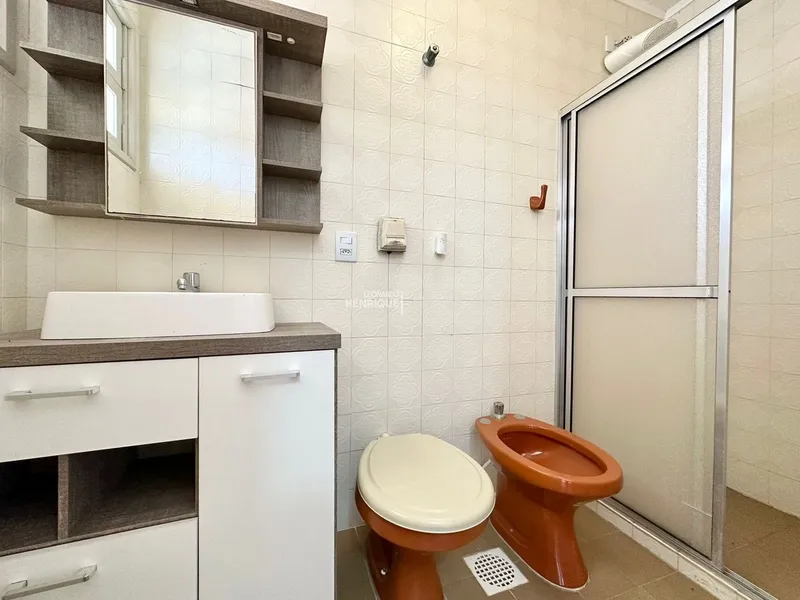 APARTAMENTO COM SACADA DE FRENTE JUNTO AO MAR E PRAÇA: 20ª foto da galeria de imagens do imóvel